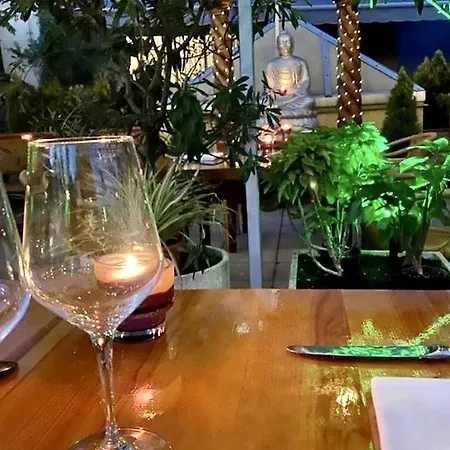 卡拉三兹酒店 3*