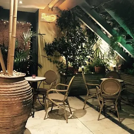 卡拉三兹酒店 3*